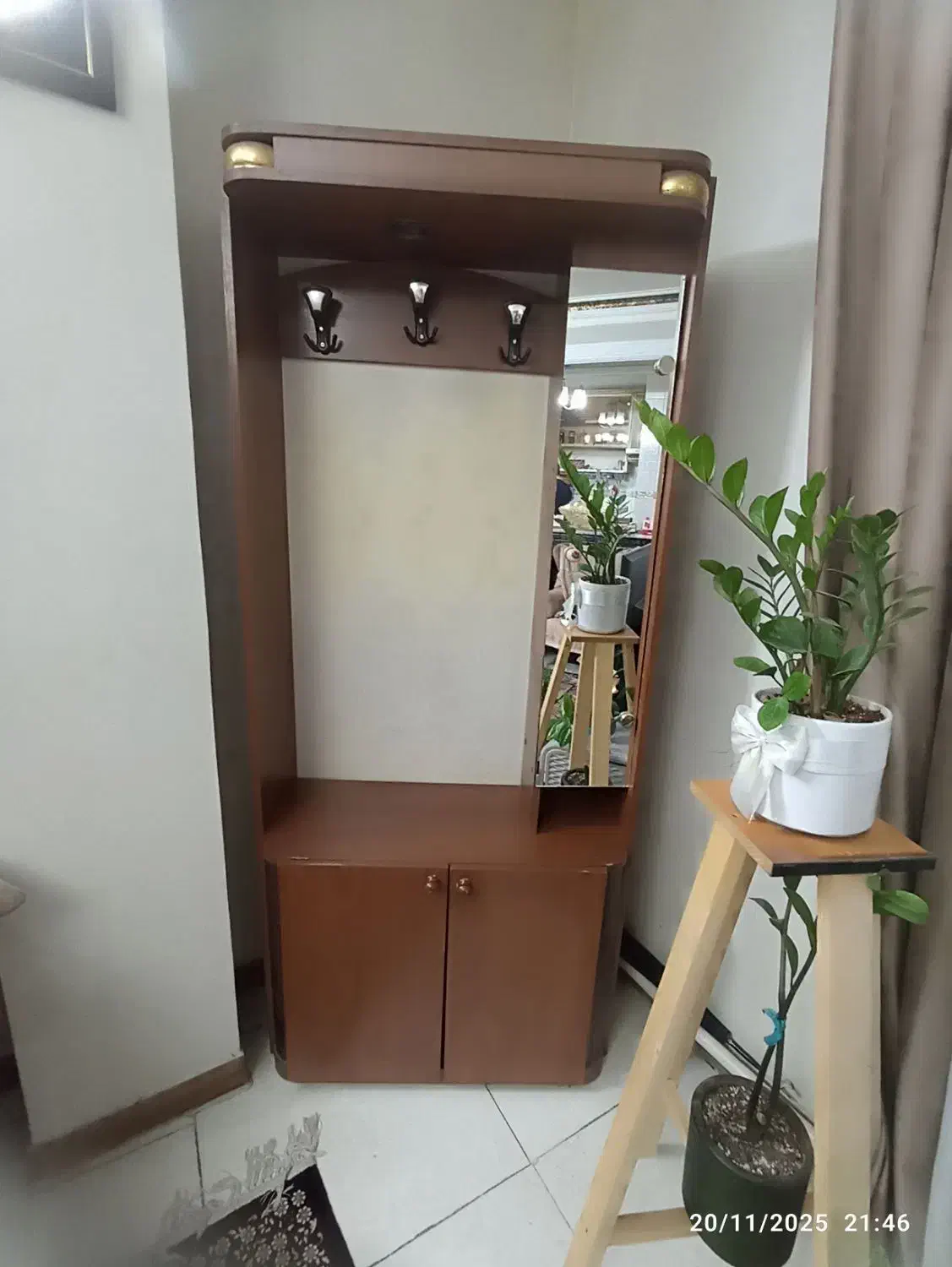 جاکفشی|جاکفشی، کمد، دراور|قدس, شهر‌قدس|دیوار