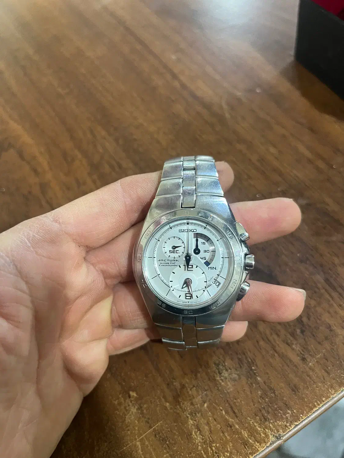 سیکوکنتیک|ساعت|قلعه نو, |دیوار