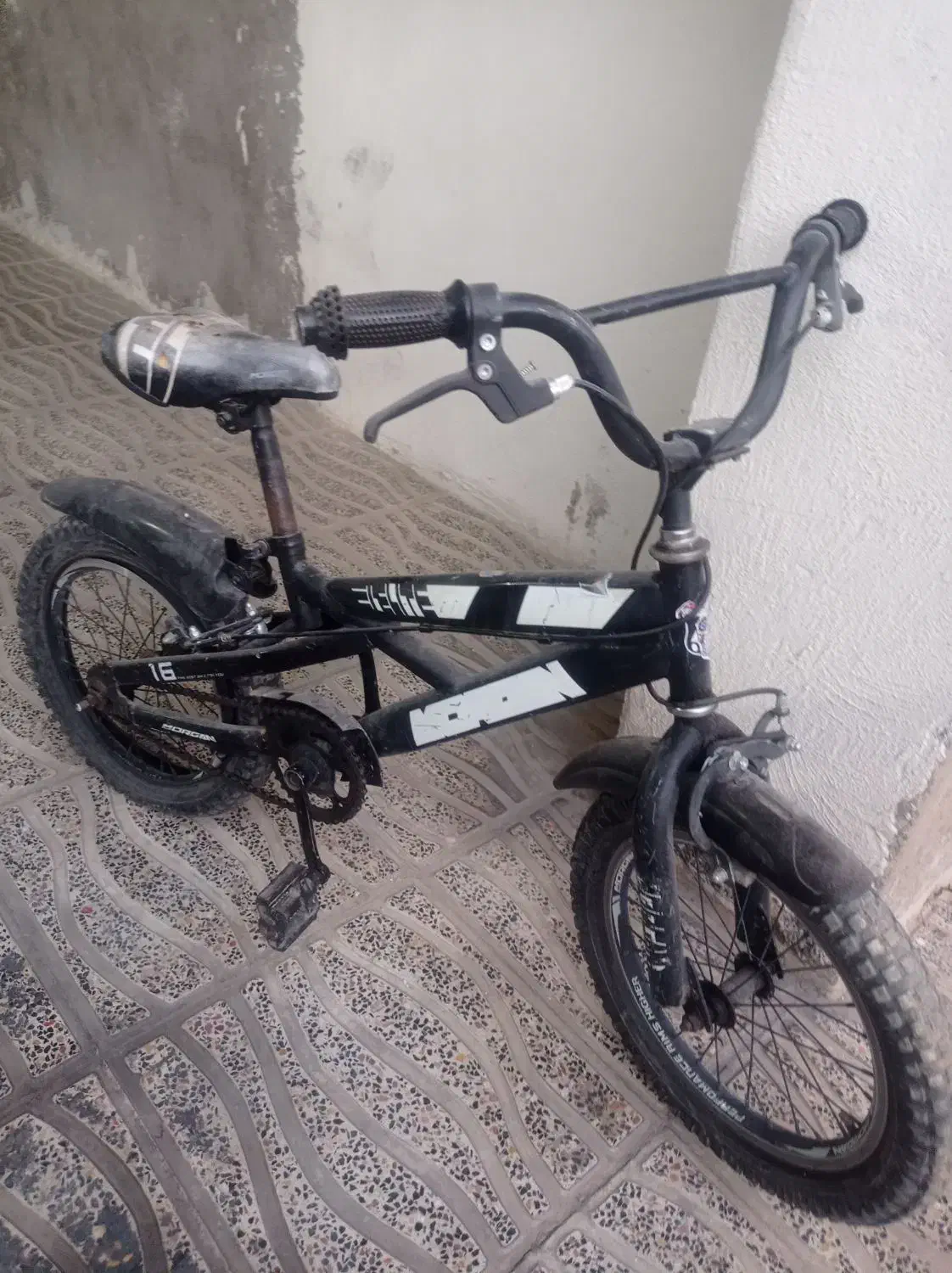 دوچرخه|دوچرخه، اسکیت، اسکوتر|صدرا-فارس, فاز ۲|دیوار