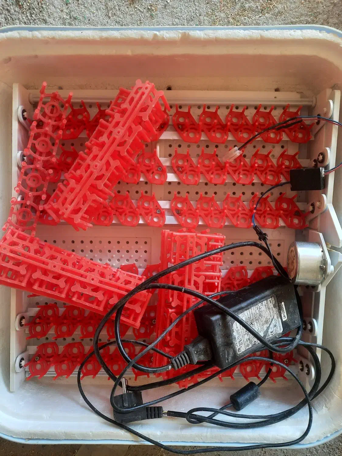 دستگاه جوجه کشی ایزی باتور ۱|لوازم جانبی حیوانات|مبارکه, |دیوار