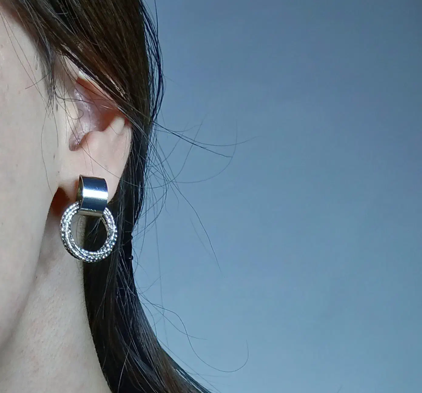 گوشواره حلقه نقره ای|بدلیجات|رشت, دروازه لاکان|دیوار