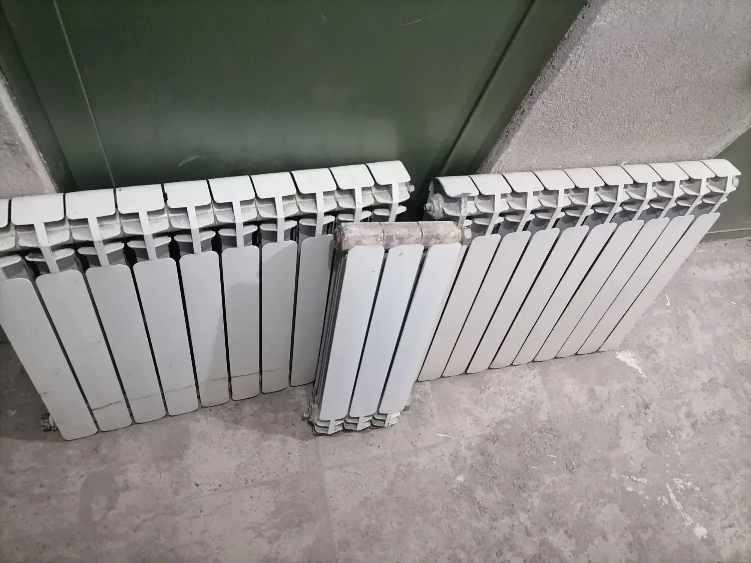 سه عدد رادیاتور دو عدد ان 10 پره ویک عدد 3 پره|آبگرمکن، پکیج، شوفاژ|تهران, اباذر|دیوار