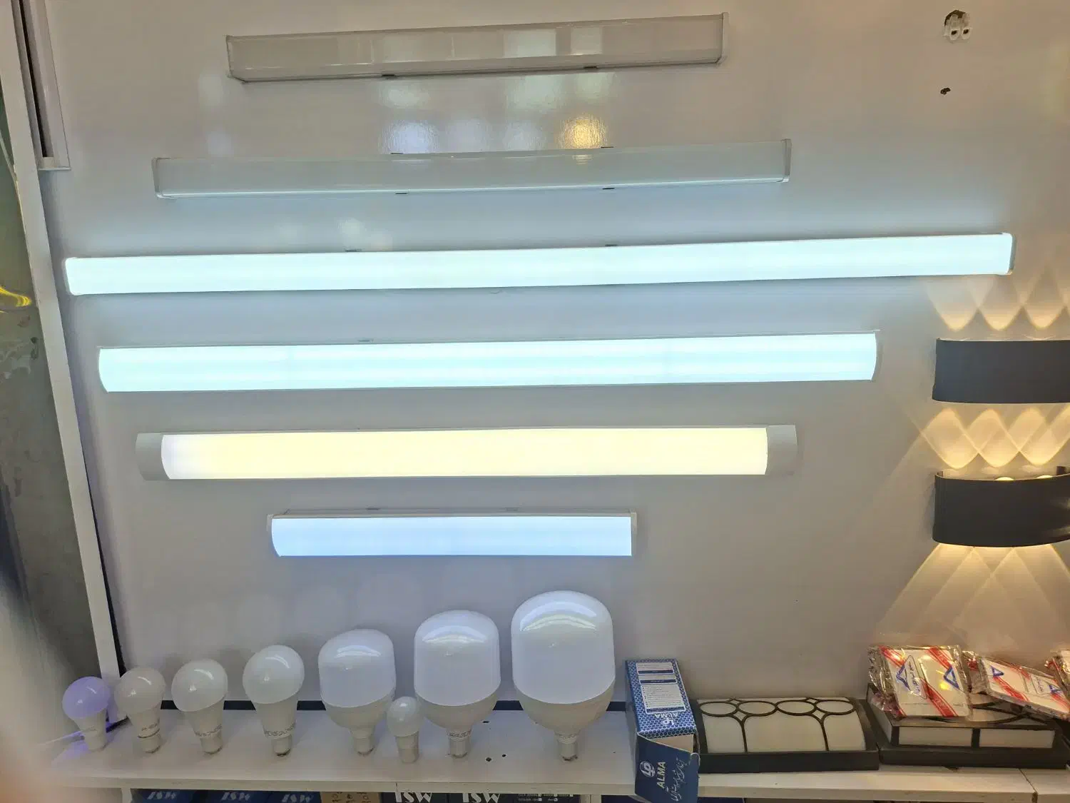 براکت لامپ و چراغ ریلی و پرژکتور...|لامپ و چراغ|مشهد, هنرور|دیوار