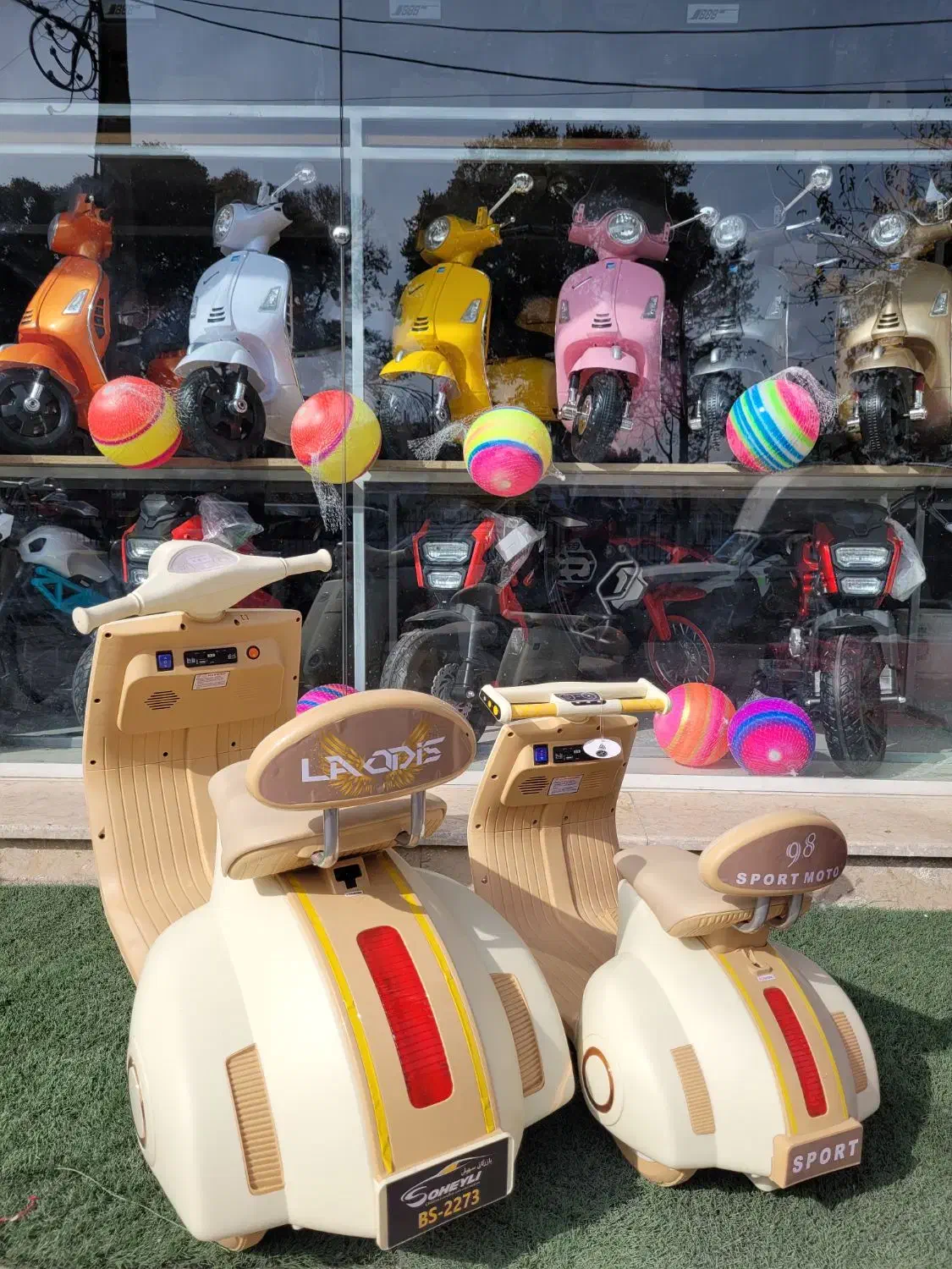 موتور شارژی وسپا فضایی /اقساط ۴ ماه چکی|اسباب‌‌بازی|تاکستان, |دیوار