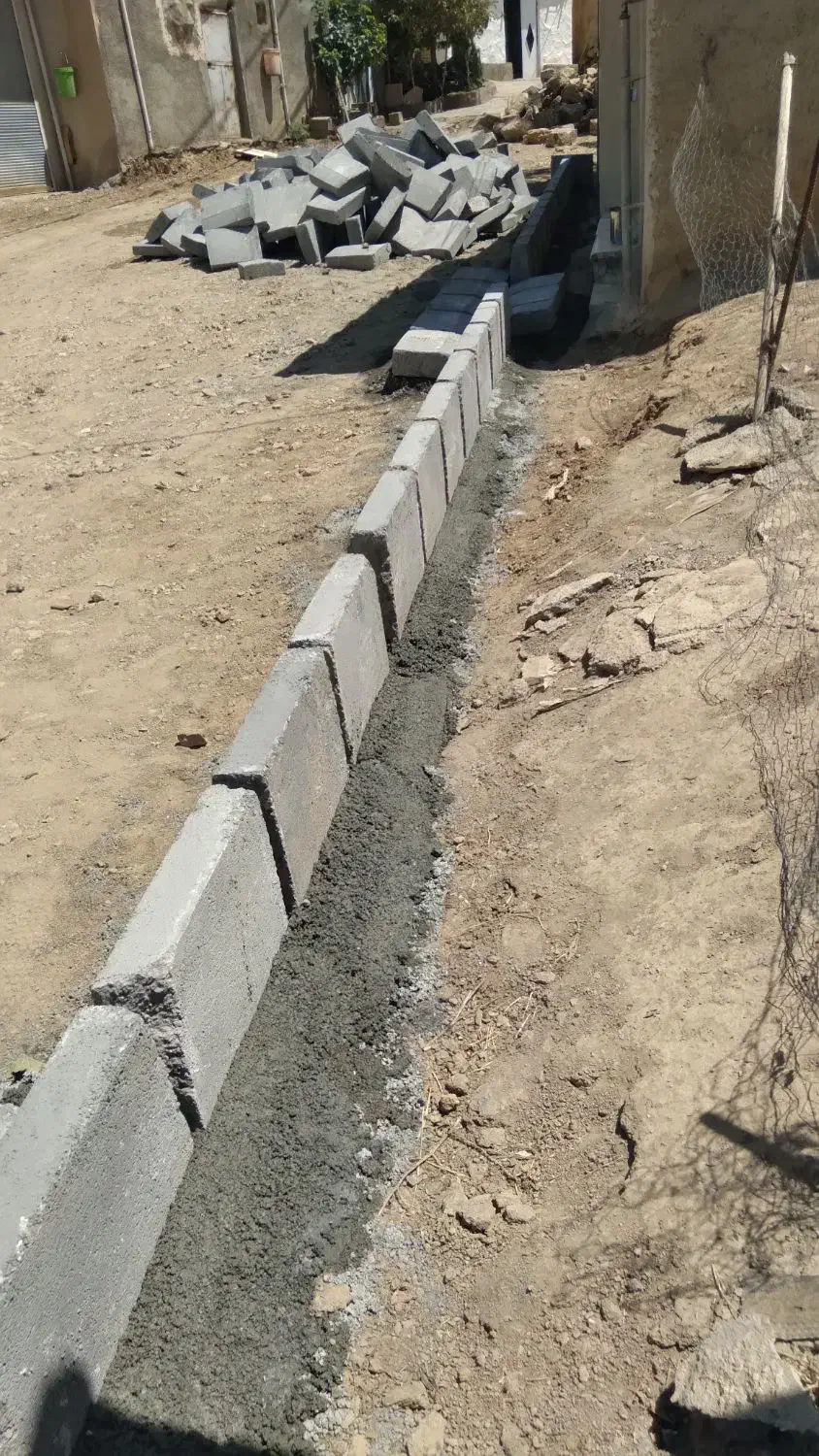 اجرای صفر تا صد بنایی سنگ چینی سنگ فرش و جدول|خدمات پیشه و مهارت|سنندج, |دیوار