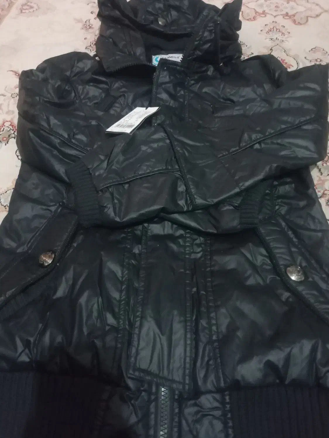 کاپشن مشکی|لباس|پرند, فاز ۱|دیوار