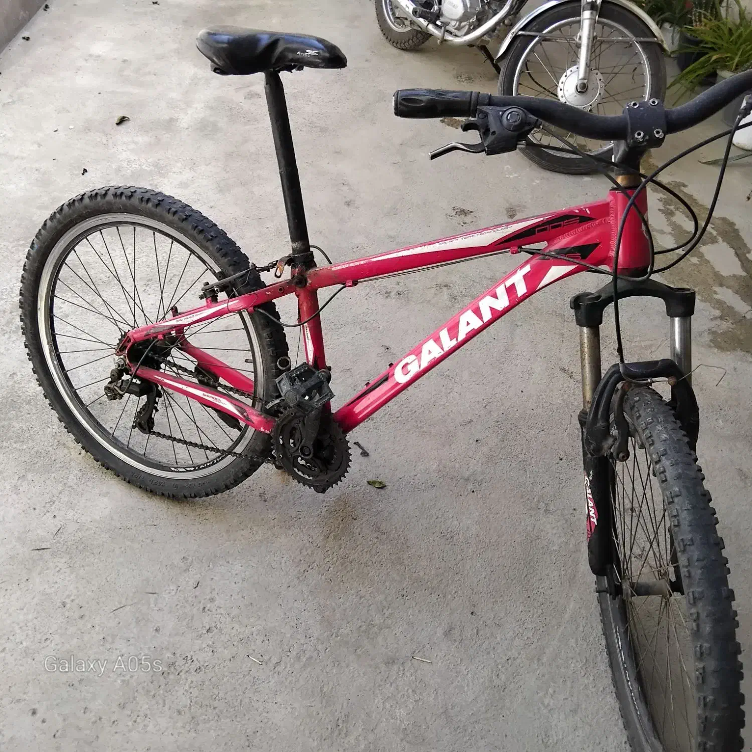 دوچرخه|دوچرخه، اسکیت، اسکوتر|گلوگاه, |دیوار