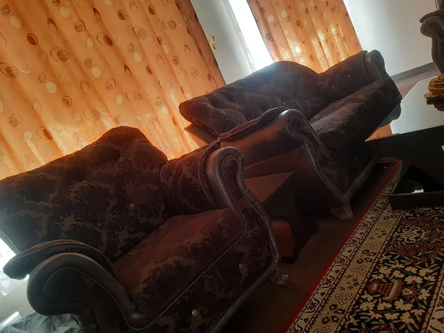 مبلمان راحتی ۷ نفره همراه با میزوسط و عسلی|مبلمان خانگی و میز عسلی|شاهین‌شهر, عطار|دیوار
