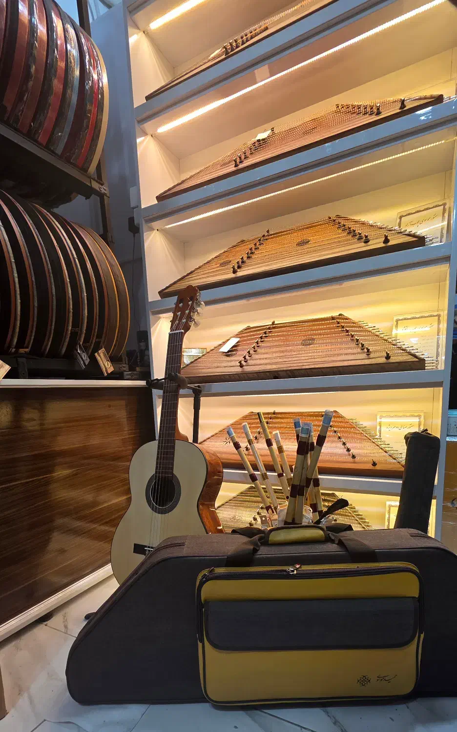 فروشگاه ساز و لوازم موسیقی ویولن سفید|گیتار، بیس، امپلیفایر|نجفآباد, امام خمینی|دیوار