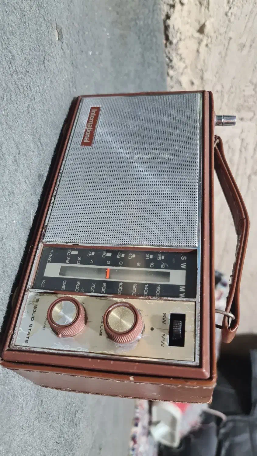 رادیو قدیمی کلکسیونی|کلکسیون اشیاء عتیقه|لردگان, |دیوار