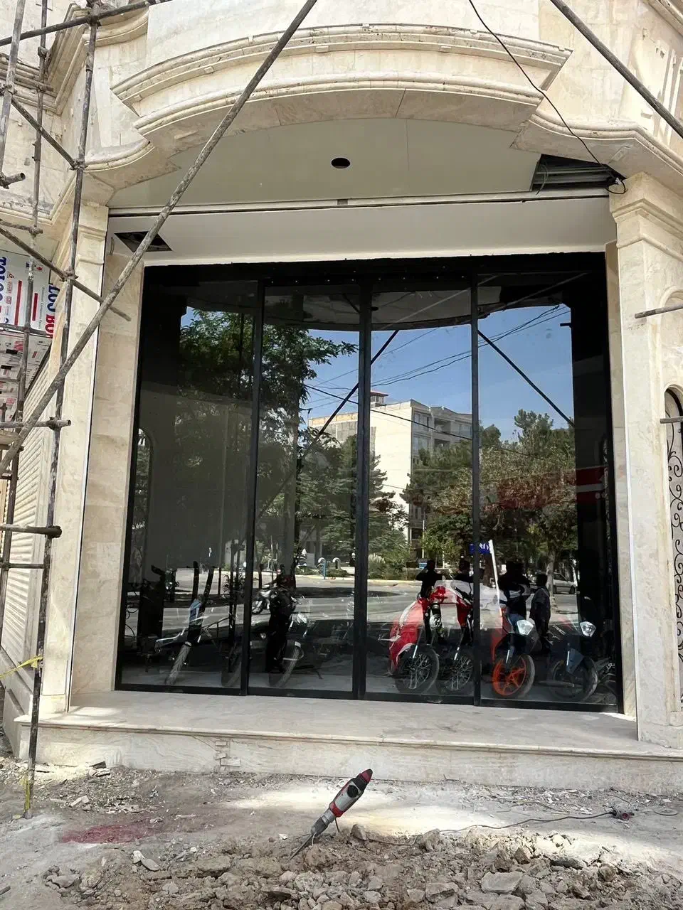 شیشه سکوریت درب و پارتیشن  و کرکره با بهترین قیمت|خدمات پیشه و مهارت|نیشابور, شریعتی|دیوار