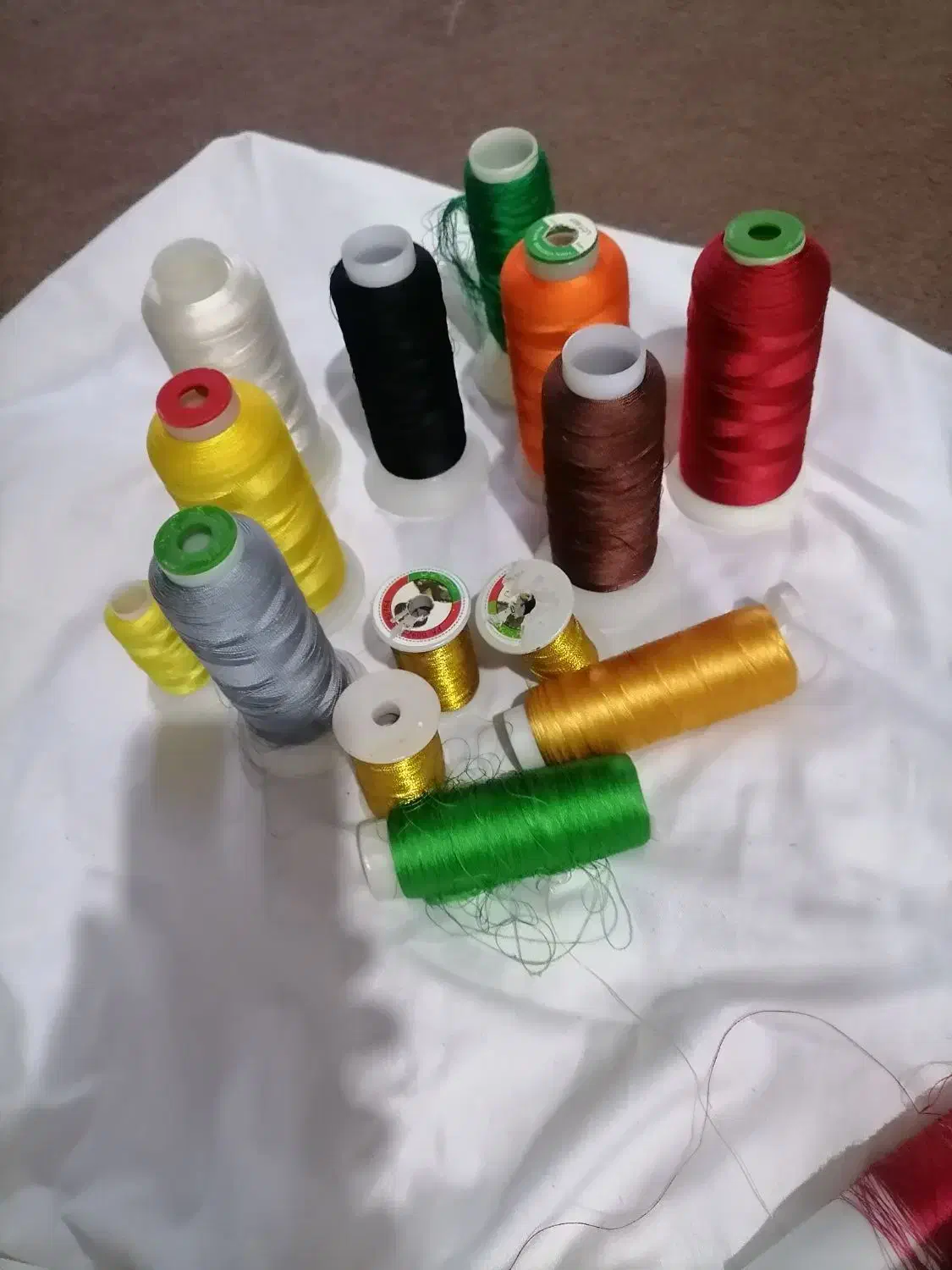 نخ گلدوزی بفروش میرسد|لوازم خیاطی و بافتنی|یاسوج, |دیوار