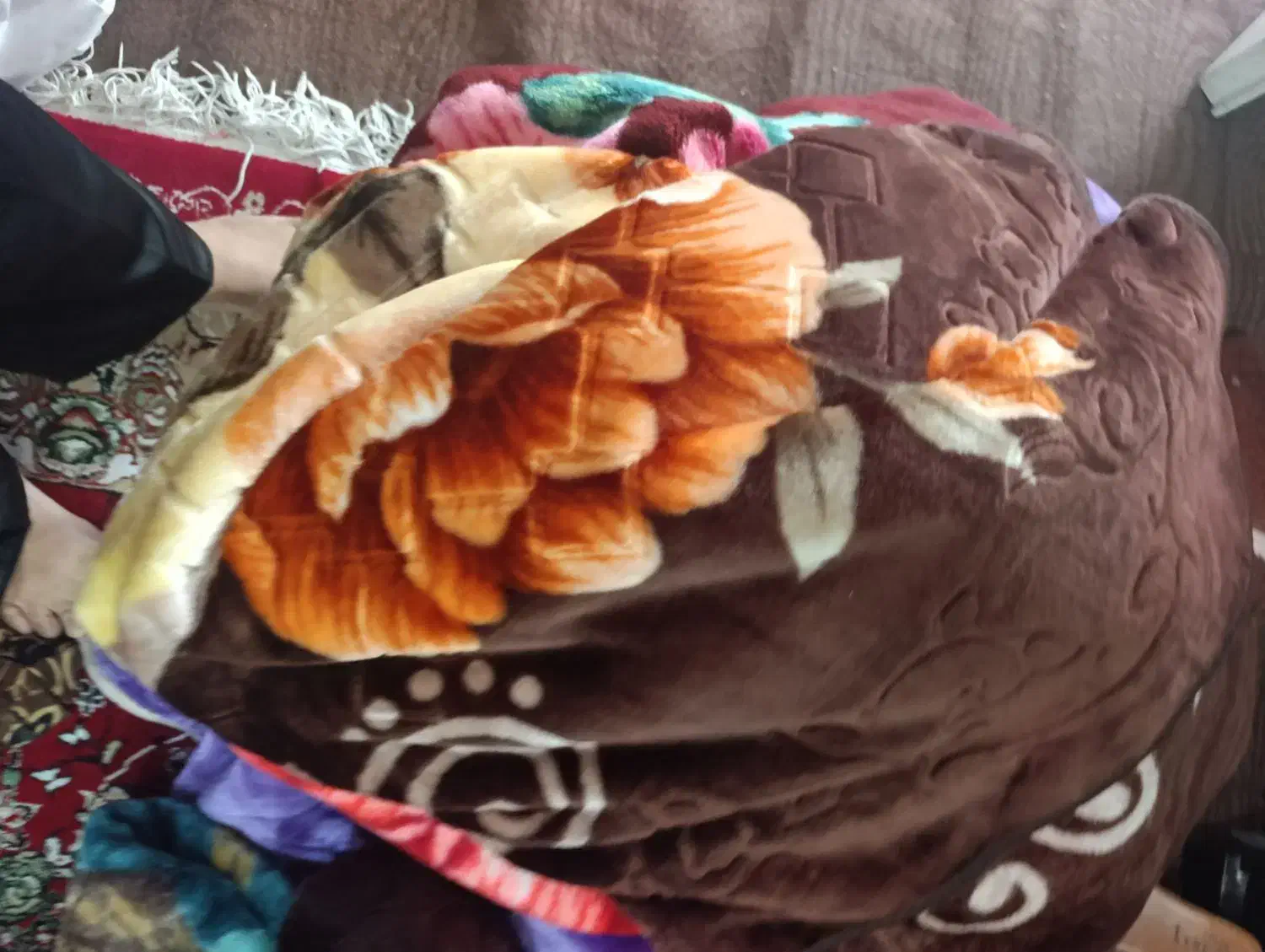 سلام چند عدد پتو گلبافت تمیز بشرط|رختخواب، بالش، پتو|ساوه, |دیوار