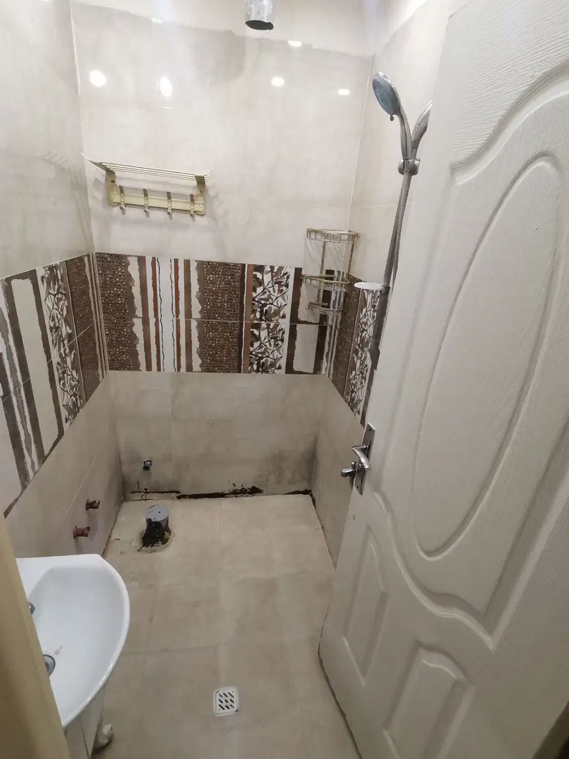 ۱۱۰ متری خوش نقشه / پارکینگ دار / تخلیه