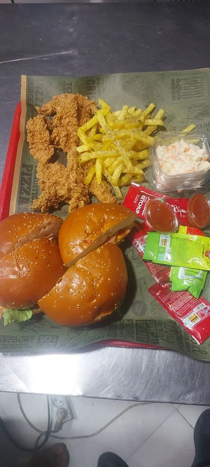 پیتزا زن ،ساندویچ زن،کارگر  ساده|استخدام خدمات فروشگاه و رستوران|تهران, گلستان (شهرک راه آهن)|دیوار