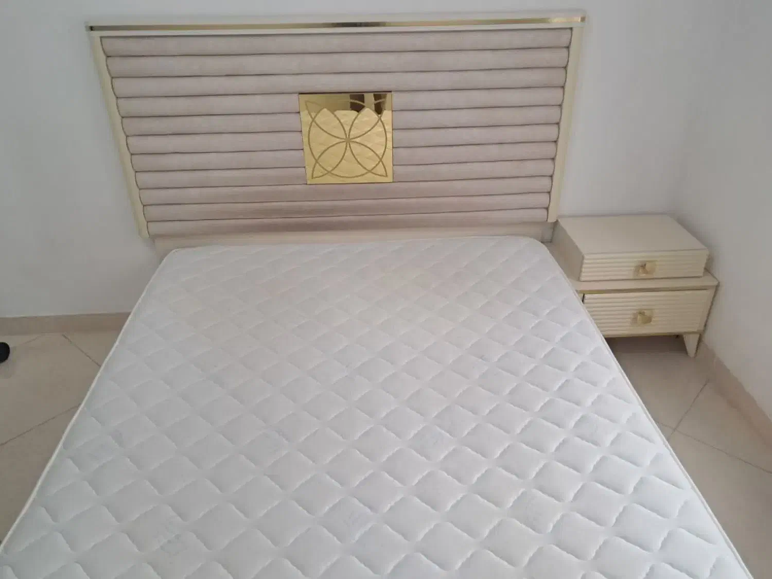 تختخواب به همراه تشک استاندارد|تشک تختخواب|سنقر, |دیوار