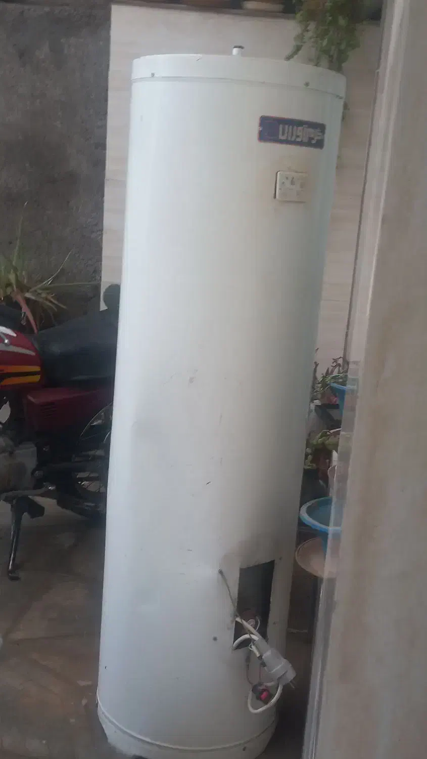 ابگرم کن کاملا سالمه|آبگرمکن، پکیج، شوفاژ|داراب, |دیوار