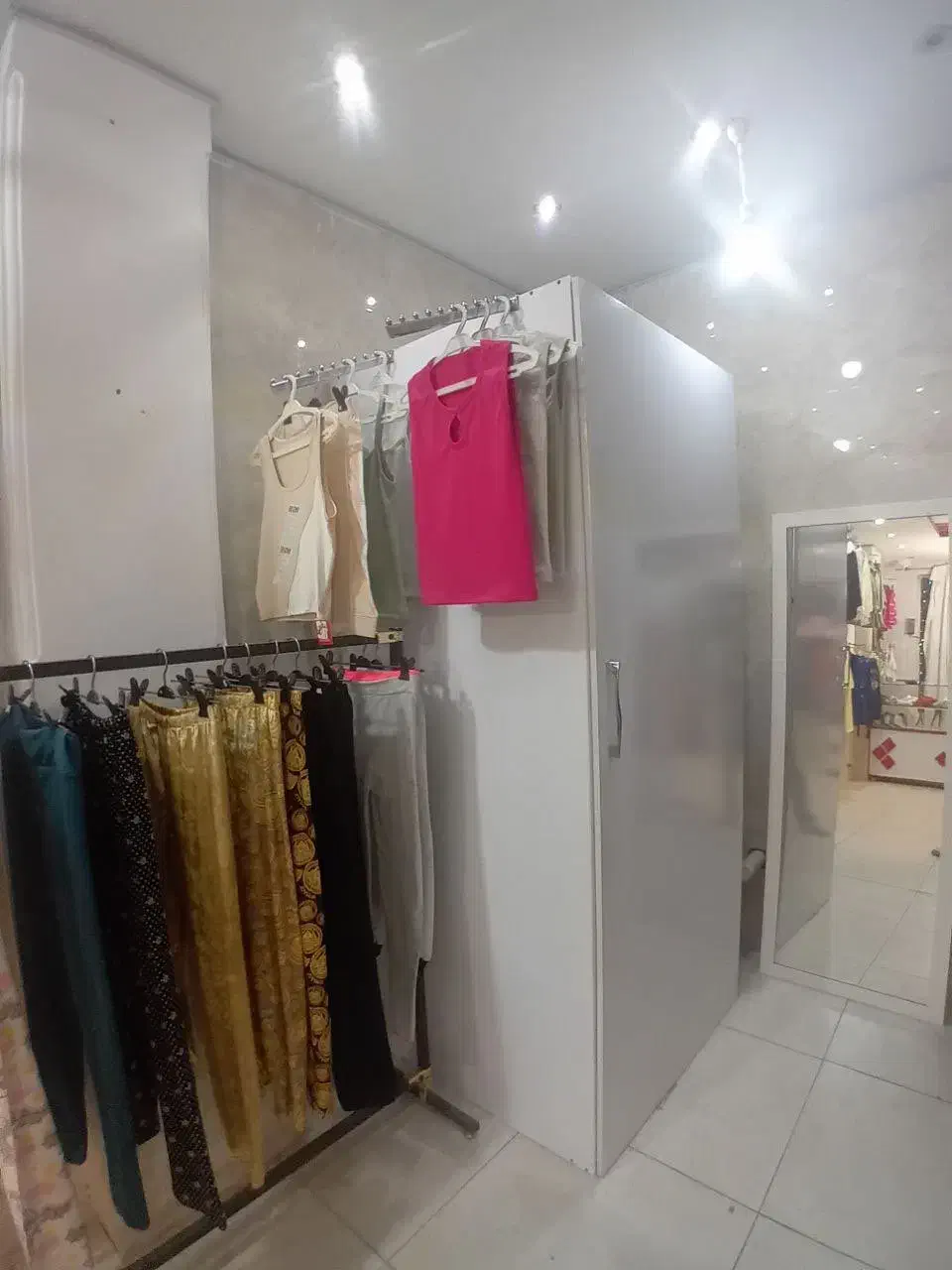فروش لوازم لباس فروشی/ویترین/مانکن/اتاق پرو/|حراج|قم, پردیسان|دیوار