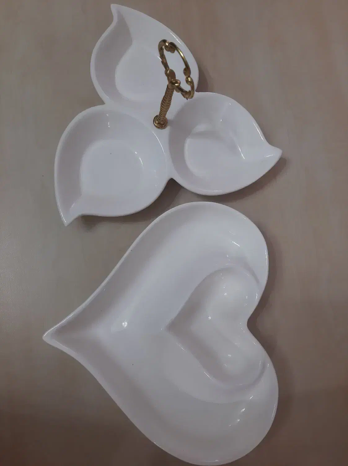 تعدادی ظروف|ظروف سرو و پذیرایی|بندر انزلی, کلیور|دیوار