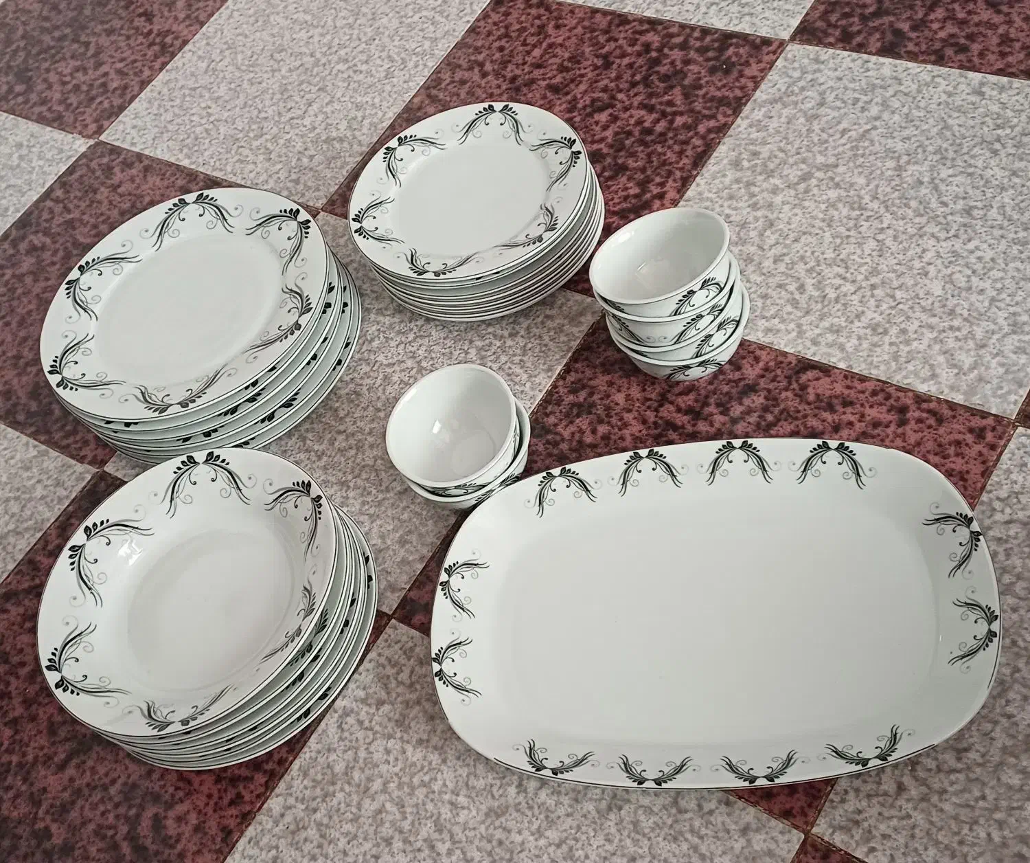 سرویس چینی ۶نفره|ظروف سرو و پذیرایی|سنندج, |دیوار