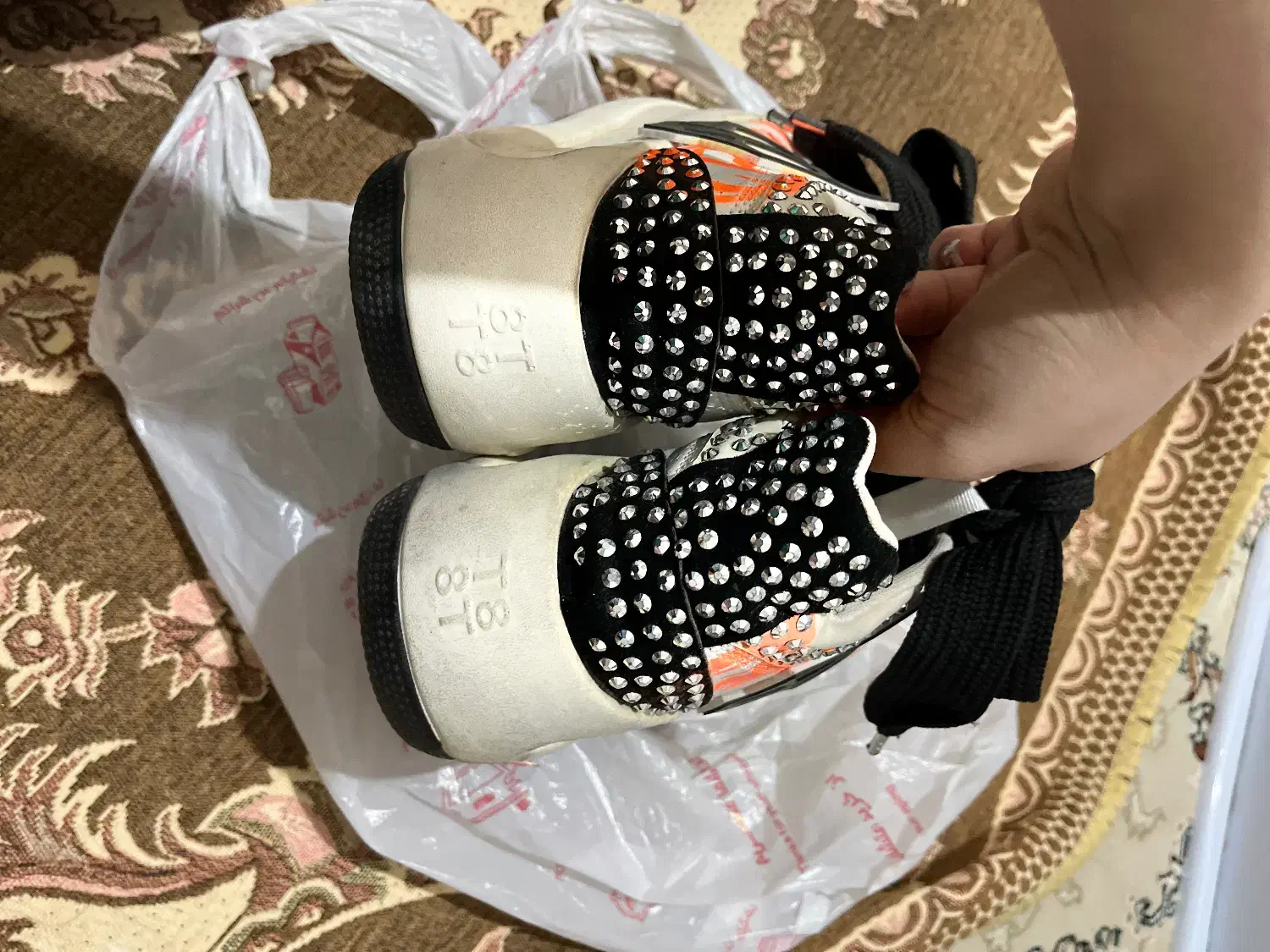 همه کفش و صندل ها شاید ۱بار یا دو بار پوشیده شده|کیف، کفش، کمربند|شاهین‌شهر, سعدی جنوبی|دیوار