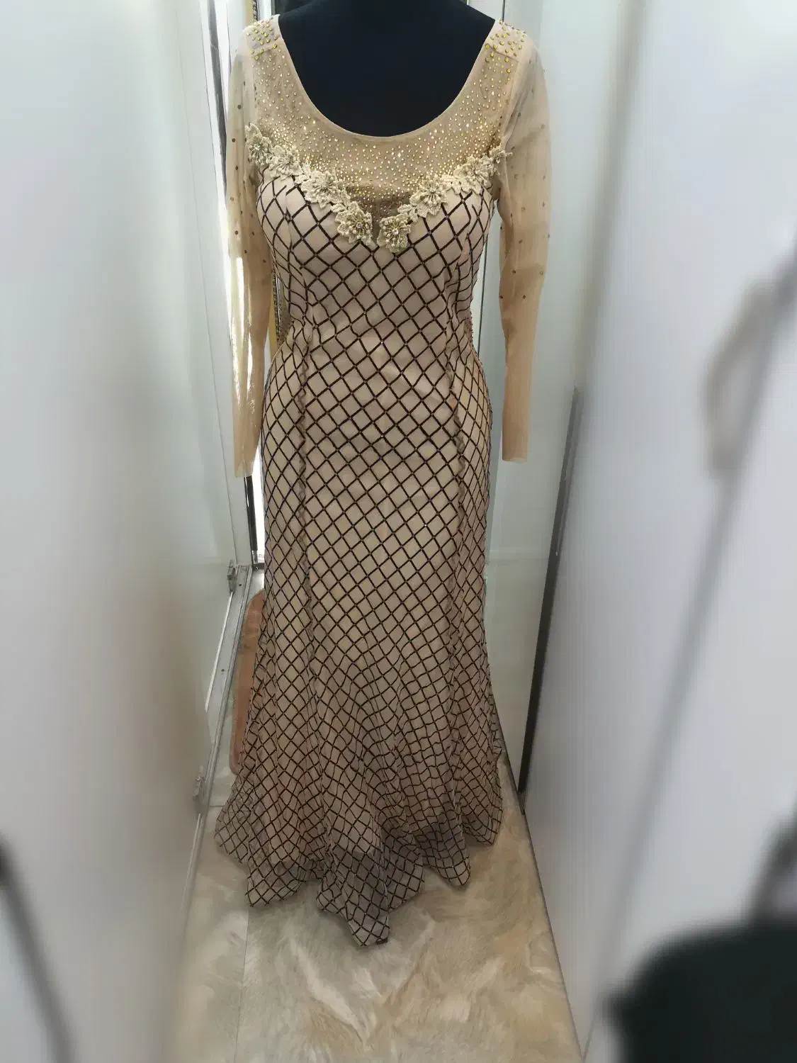 لباس مجلسی|لباس|باغ ملک, |دیوار