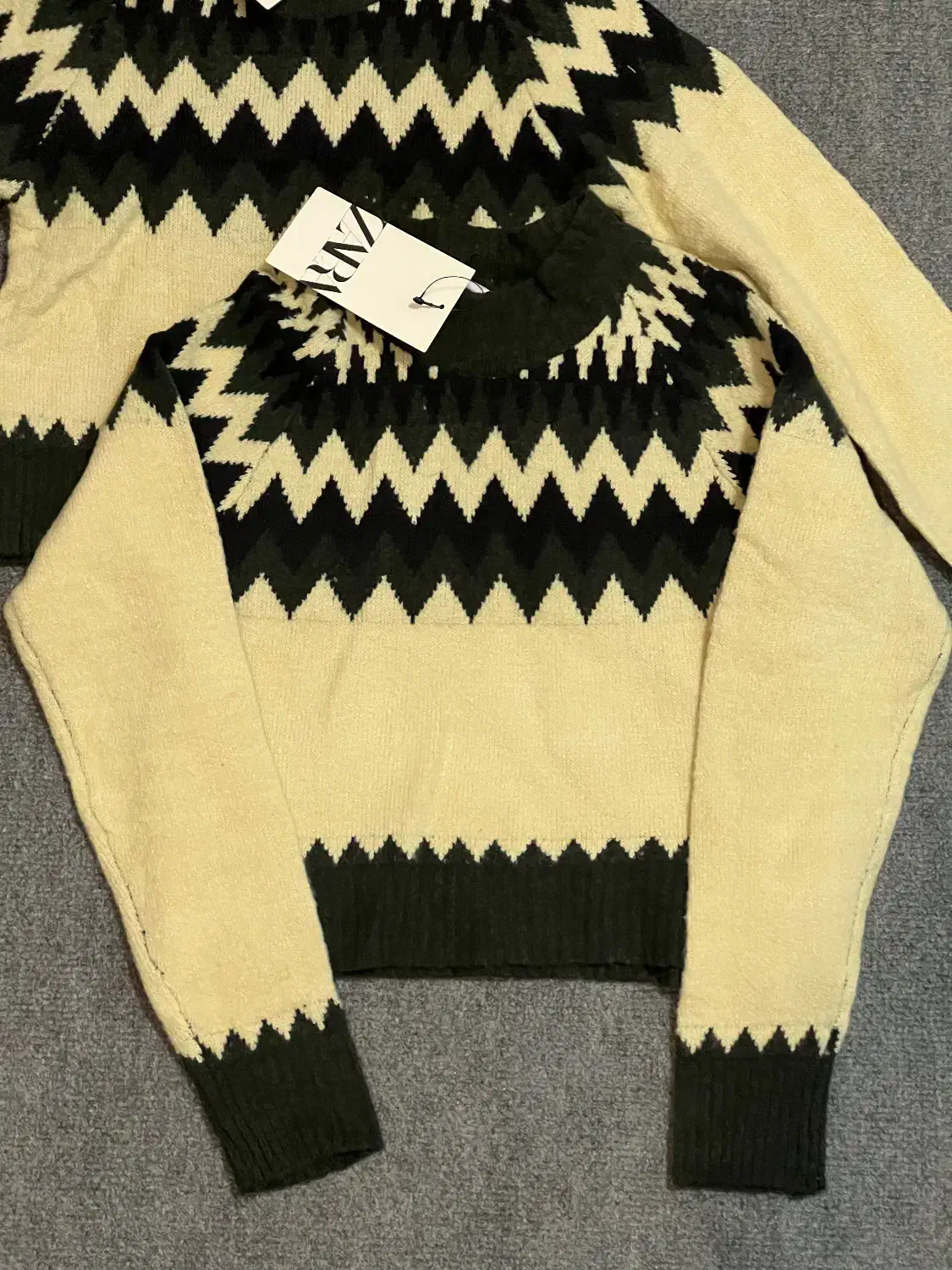 بافت زارا|لباس|رودسر, |دیوار