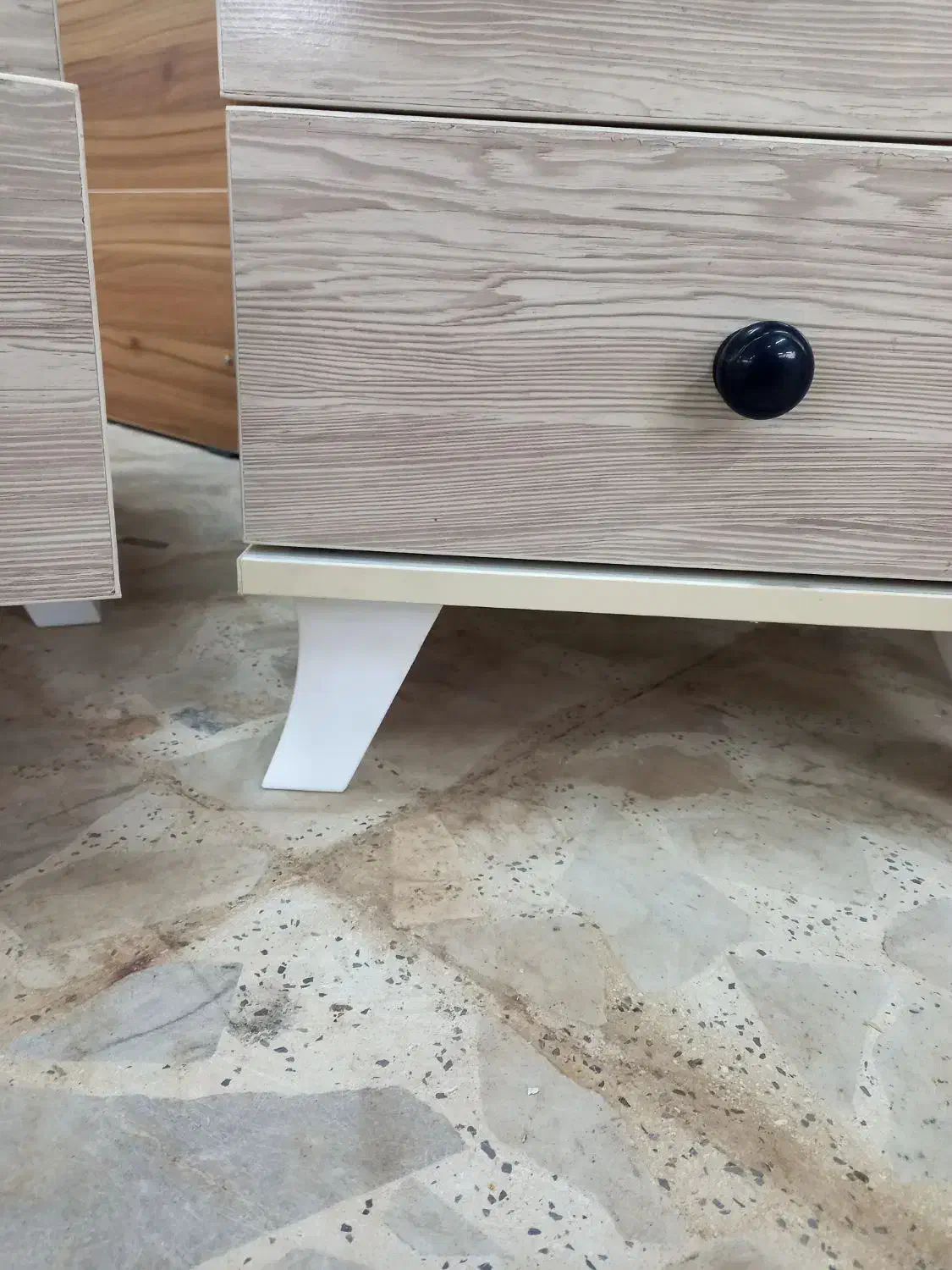 پا سختی|تخت و سرویس خواب|تولم شهر, |دیوار