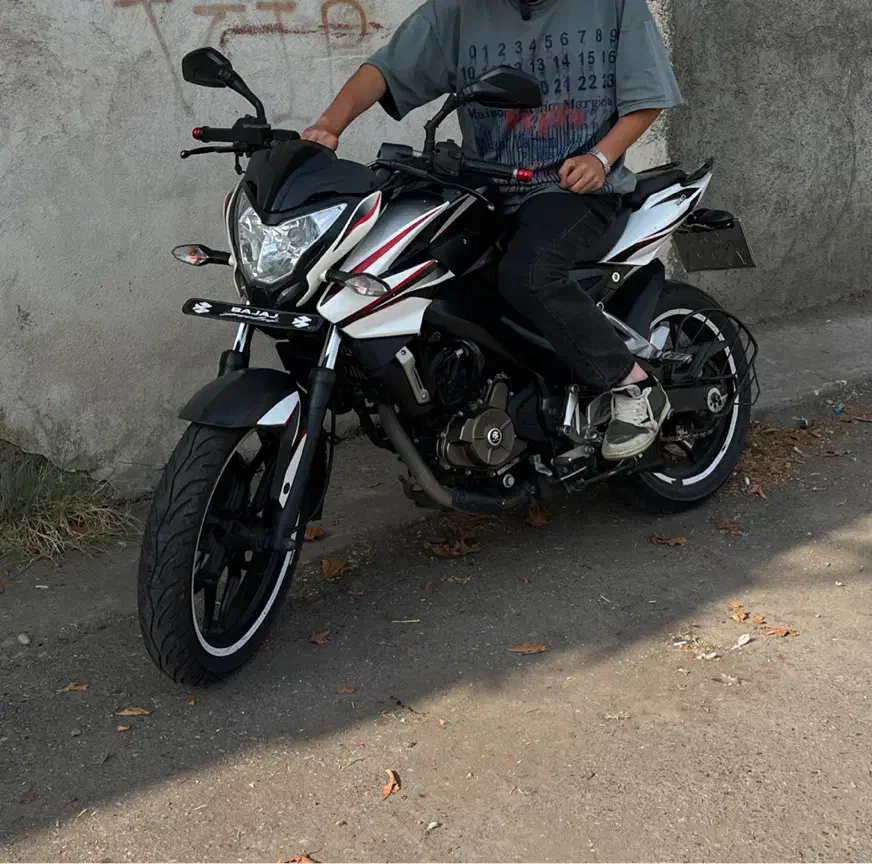 Ns 200 کاربرات|موتورسیکلت|رشت, رشتیان|دیوار