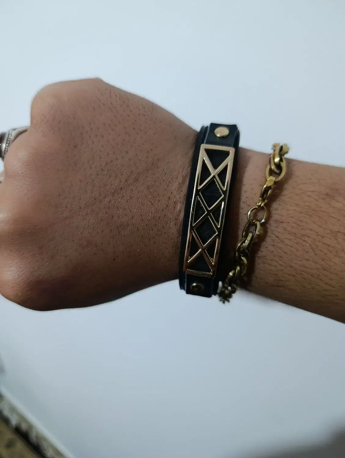 دستبند چرم طبیعی و رنگ ثابت|بدلیجات|گالیکش, |دیوار