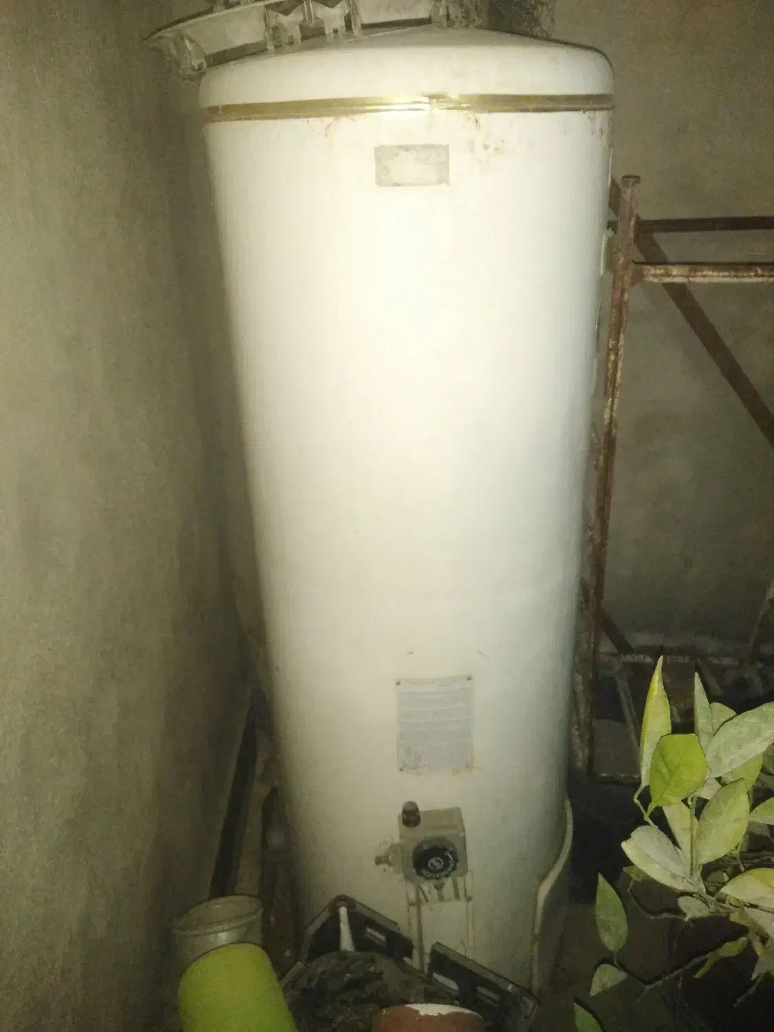 ابگرمکن مخزنی بزرگ|آبگرمکن، پکیج، شوفاژ|مرودشت, بیست متری بیمارستان|دیوار