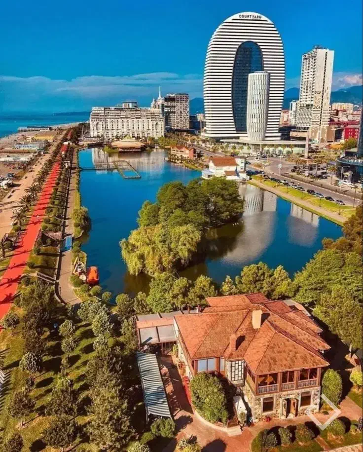 تور هوایی باتومی ویژه کریسمس|تور و چارتر|اصفهان, باغ زرشک|دیوار