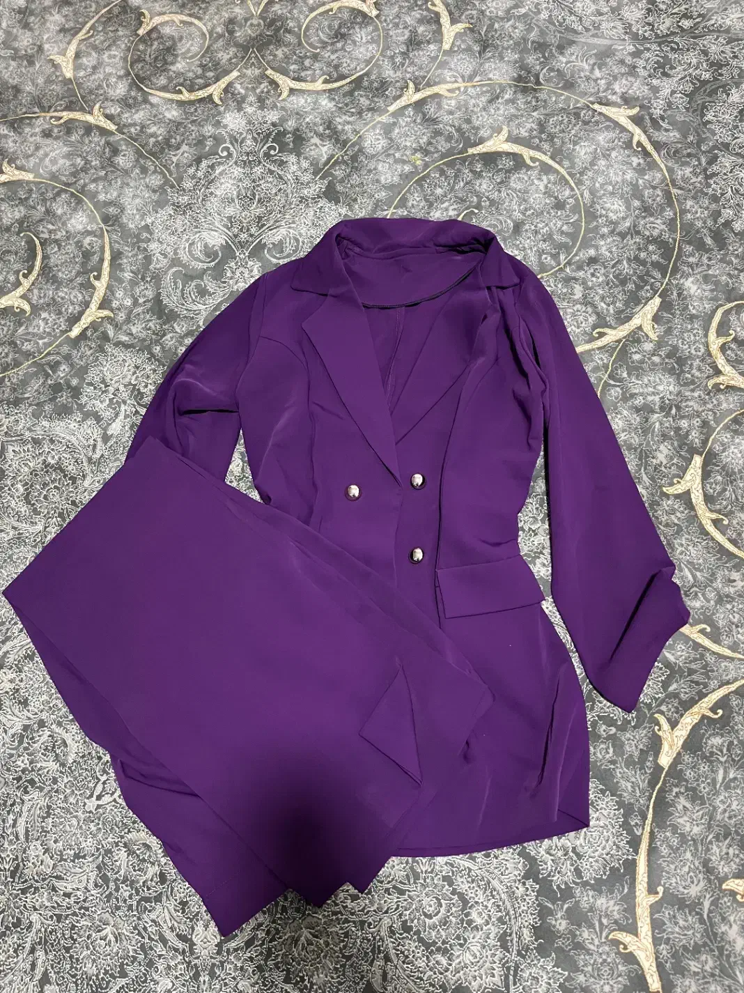 کت و‌شلوار|لباس|بابل, |دیوار