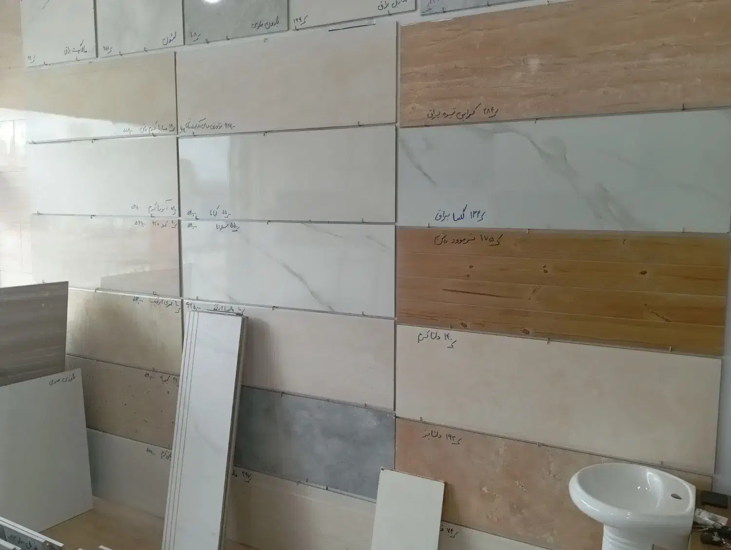 اقساط ۱ تا ۱۲ ماهه کاشی و سرامیک بدون بهره|مصالح و تجهیزات ساختمان|رشت, کوی حسینی|دیوار