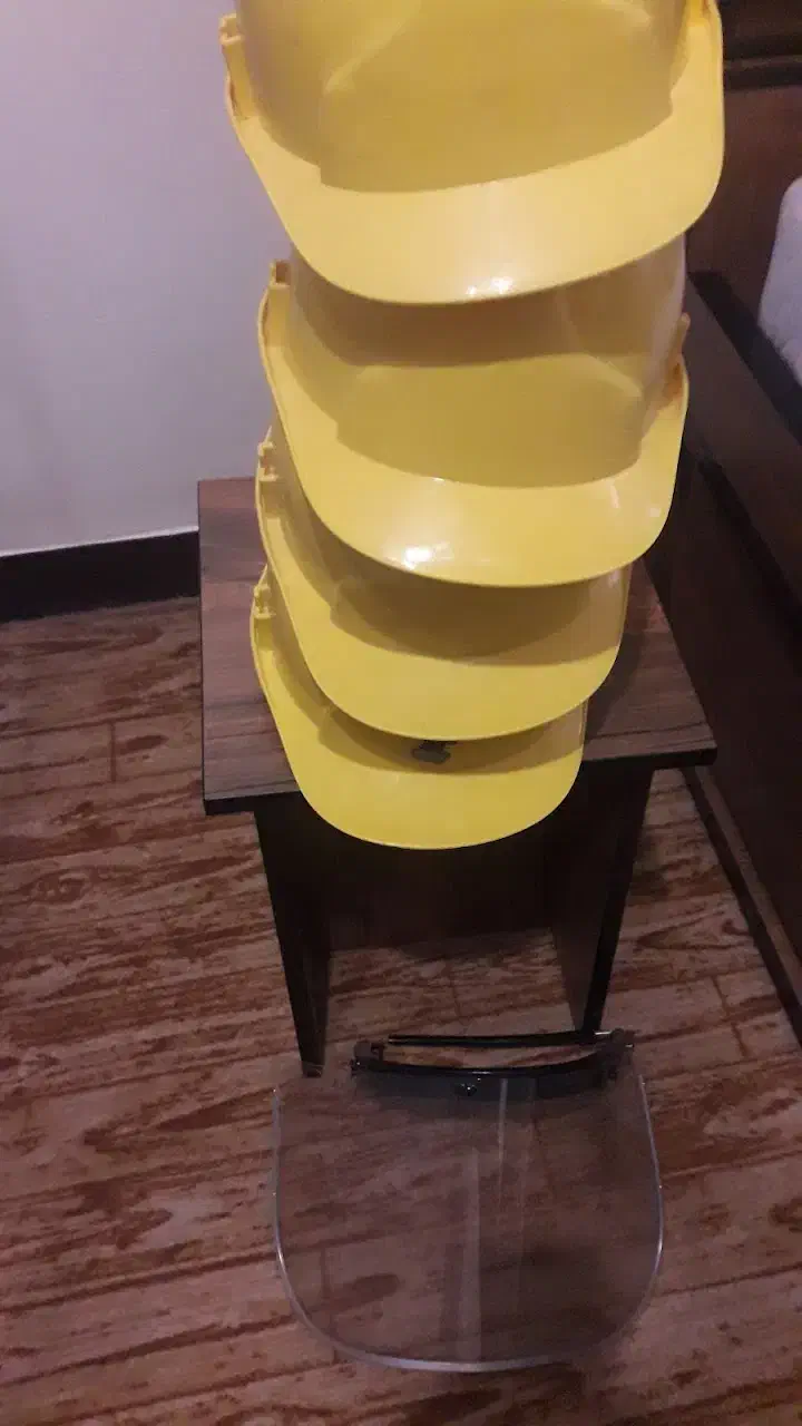 کلاه ایمنی|لباس|اهواز, سپیدار|دیوار