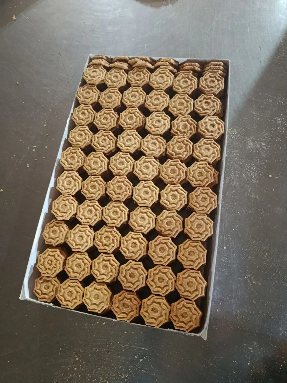 نیازمند نیروی کار خانوم|استخدام خدمات فروشگاه و رستوران|قیدار, |دیوار