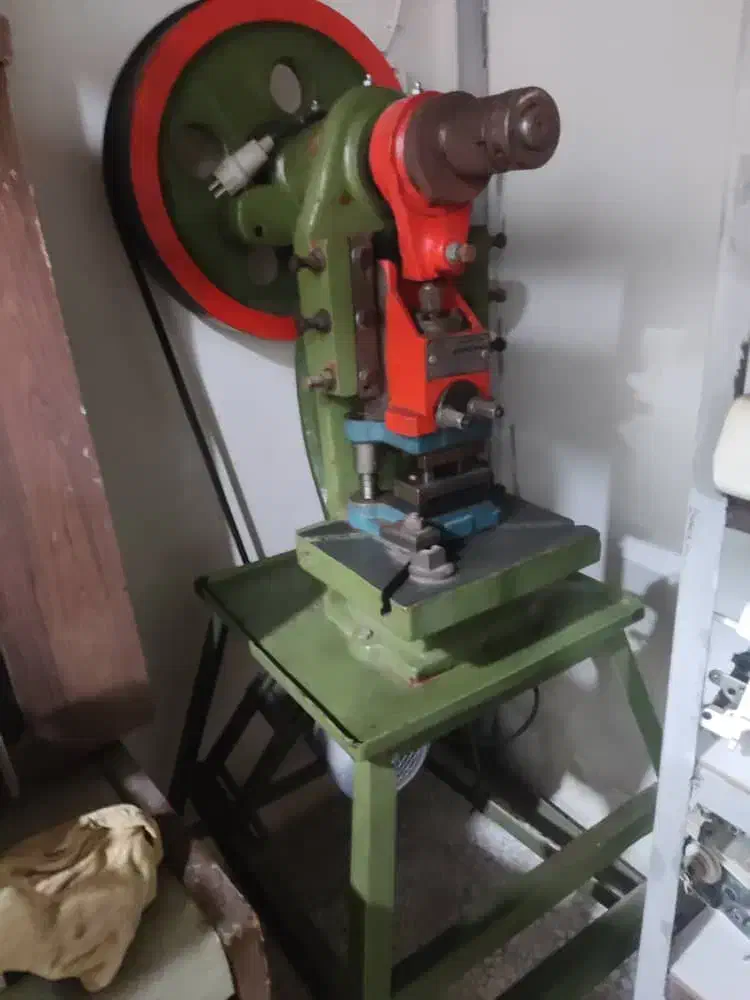 پرس ضربه ای 6تن|ماشینآلات صنعتی|قم, مهدی آباد|دیوار