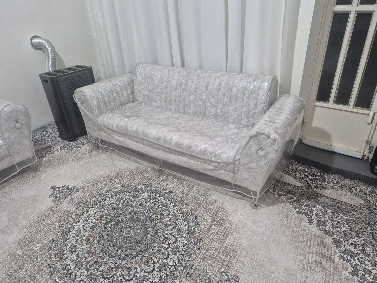 مبلمان هفت نفره بسیار تمیز و کاملا سالم|مبلمان خانگی و میز عسلی|شیراز, کوشک میدان|دیوار