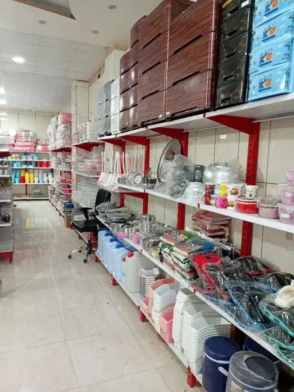 واگذاری مغازه با تمامی وسایل|اجارهٔ مغازه و غرفه|بروجن, |دیوار