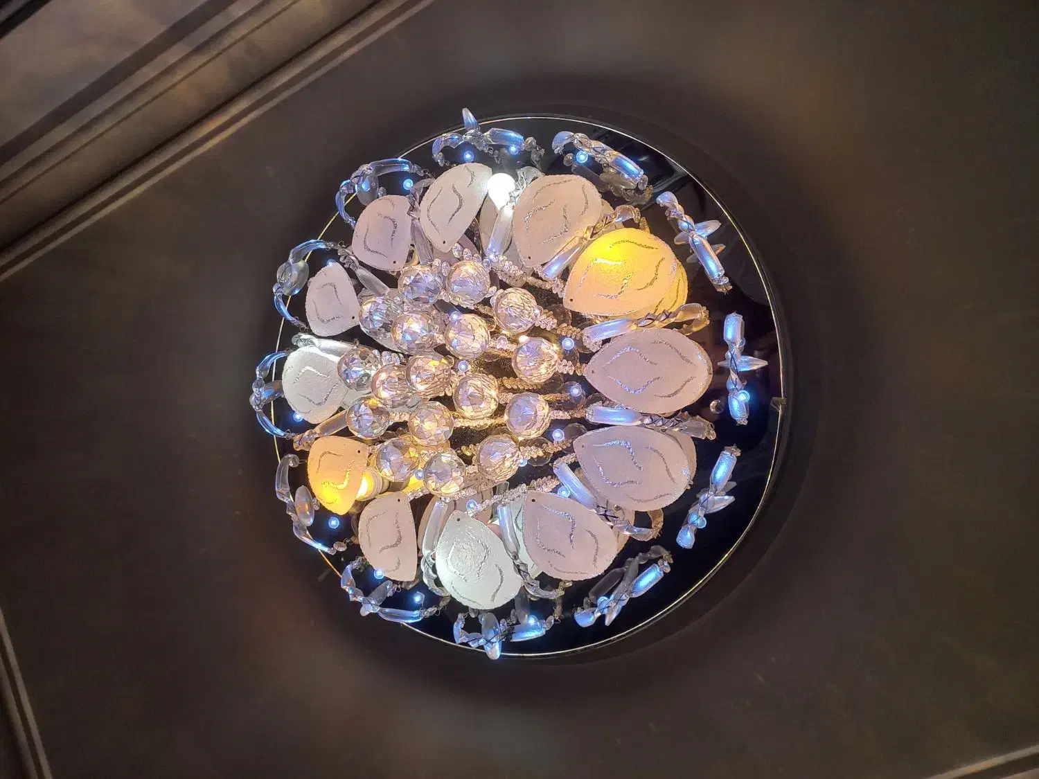 یک عدد لوستر سقفی کریستالی کاملا نو دارای ۳ رنگ|لوستر و چراغ آویز|تهران, یافت آباد جنوبی|دیوار