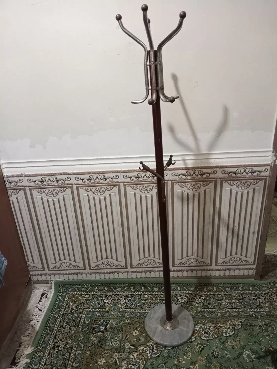 چوب لباسی|بندرخت و رخت‌آویز|اهواز, کوی علوی|دیوار