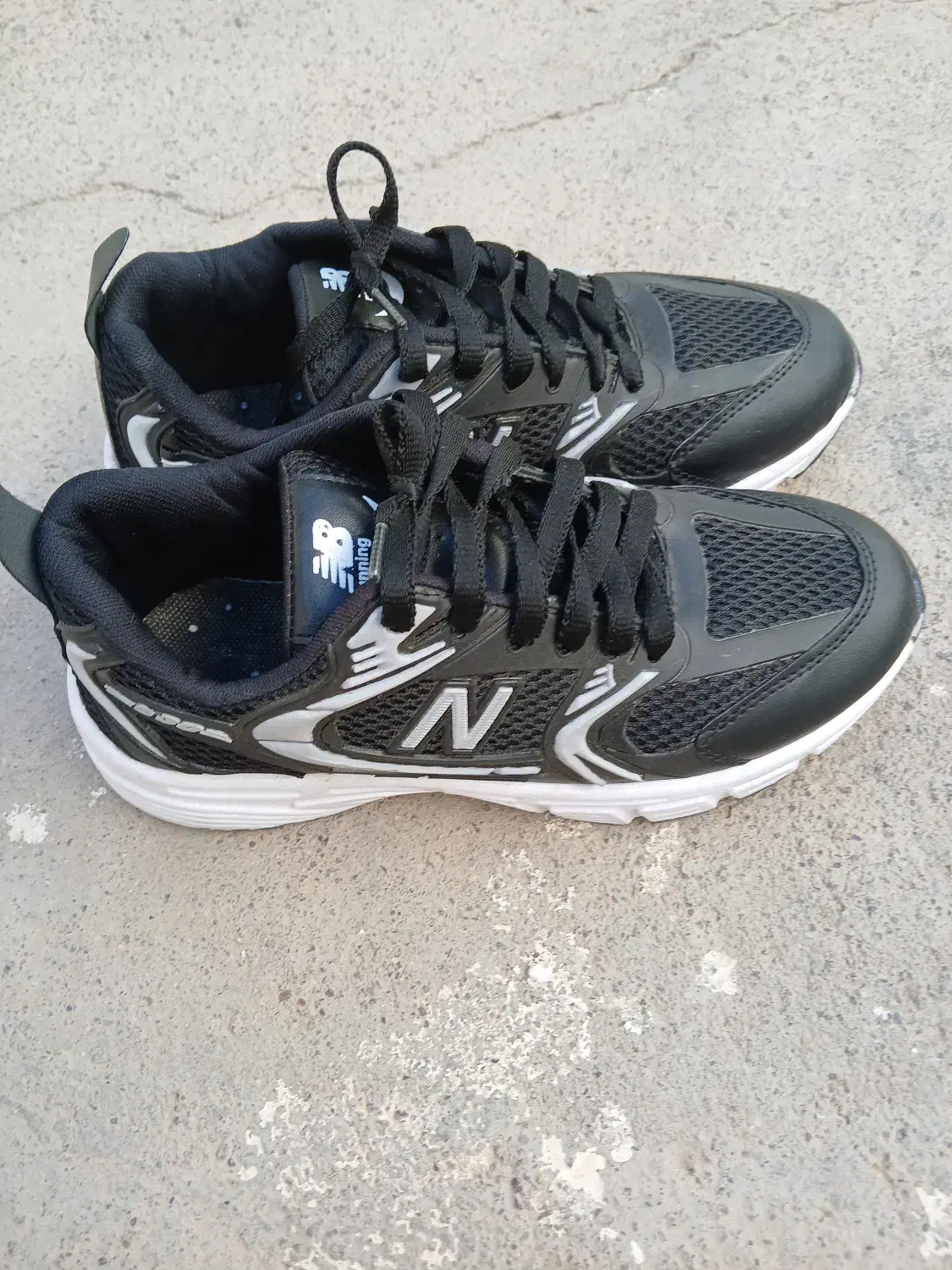 کفش اسپرت|کیف، کفش، کمربند|تربت جام, تیپ ۳۸ زرهی تربت جام|دیوار