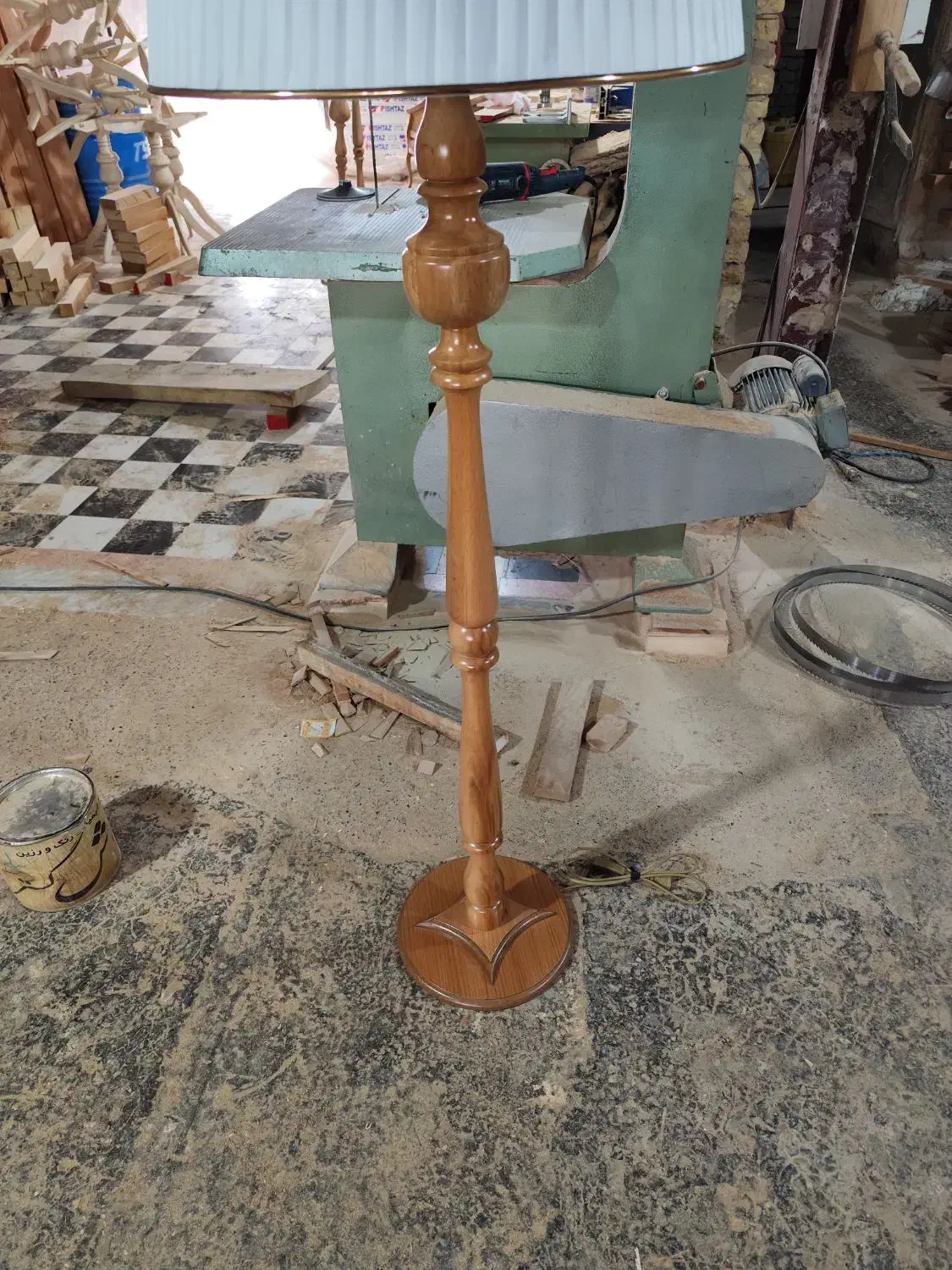 کنارسالنی ایستاده چوب راش|چراغ خواب و آباژور|شاندیز, |دیوار