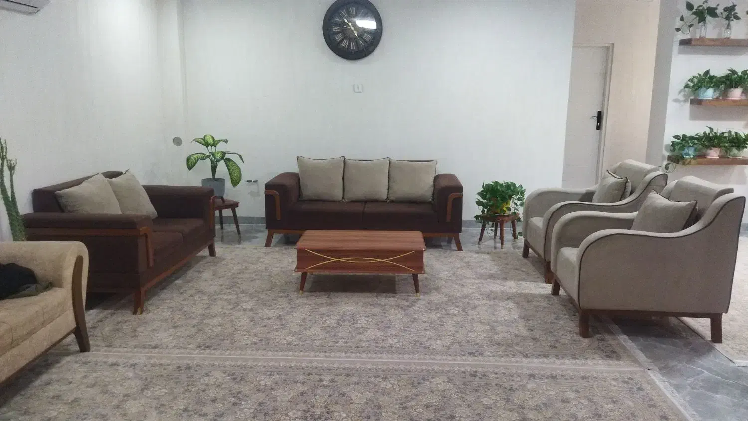 مبل 7نفره تمیز|مبلمان خانگی و میز عسلی|کوهمره, |دیوار