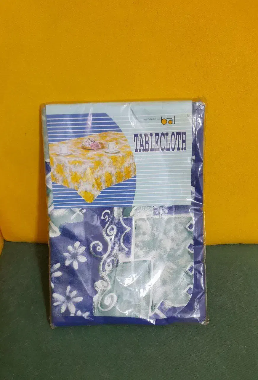 ۲ پادری و ۲ رومیزی و کتیبه پرده|پادری|کیش, |دیوار