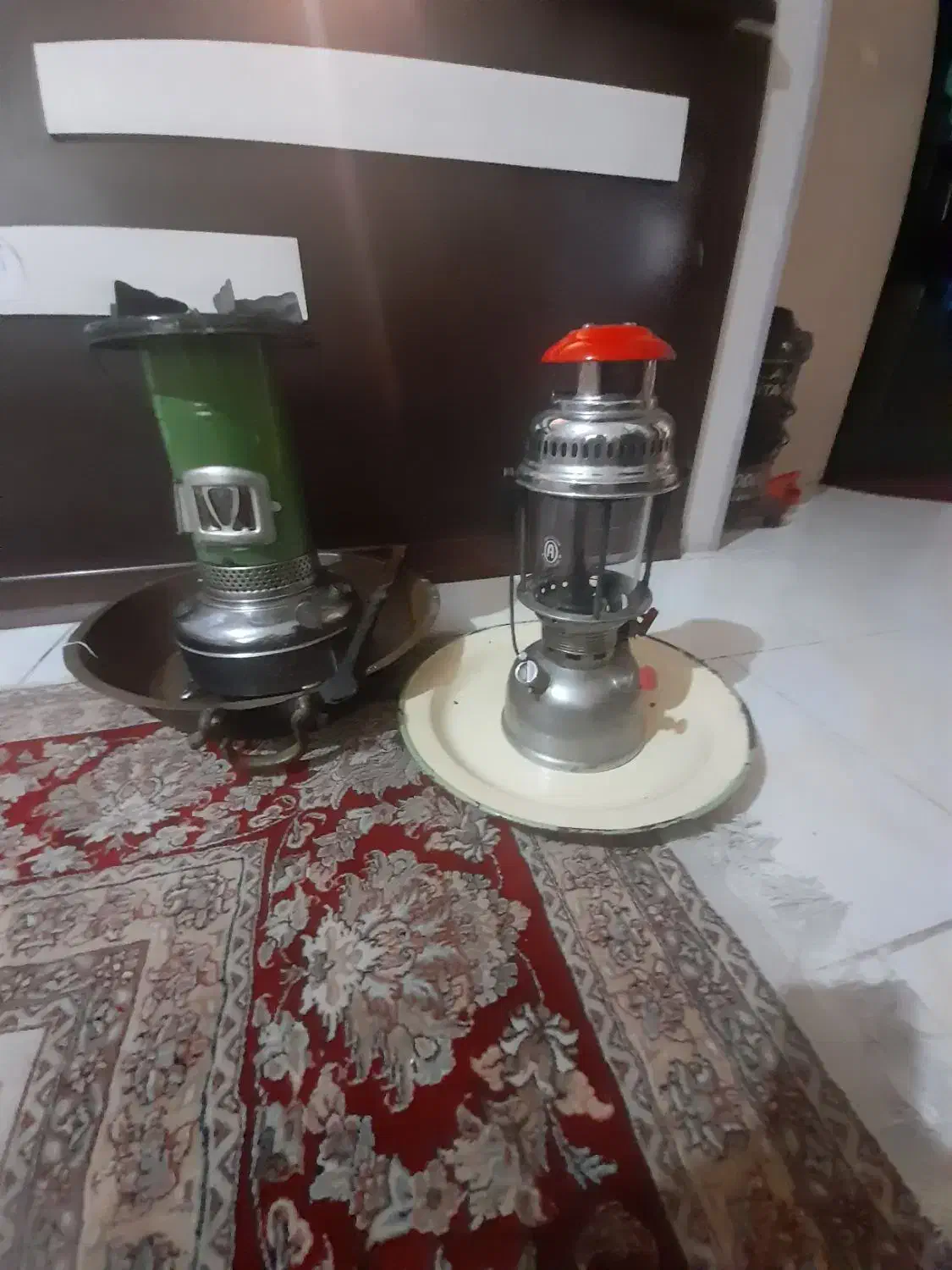 چراغ قدیمی|کلکسیون اشیاء عتیقه|گلبهار, شهر جدید گلبهار|دیوار