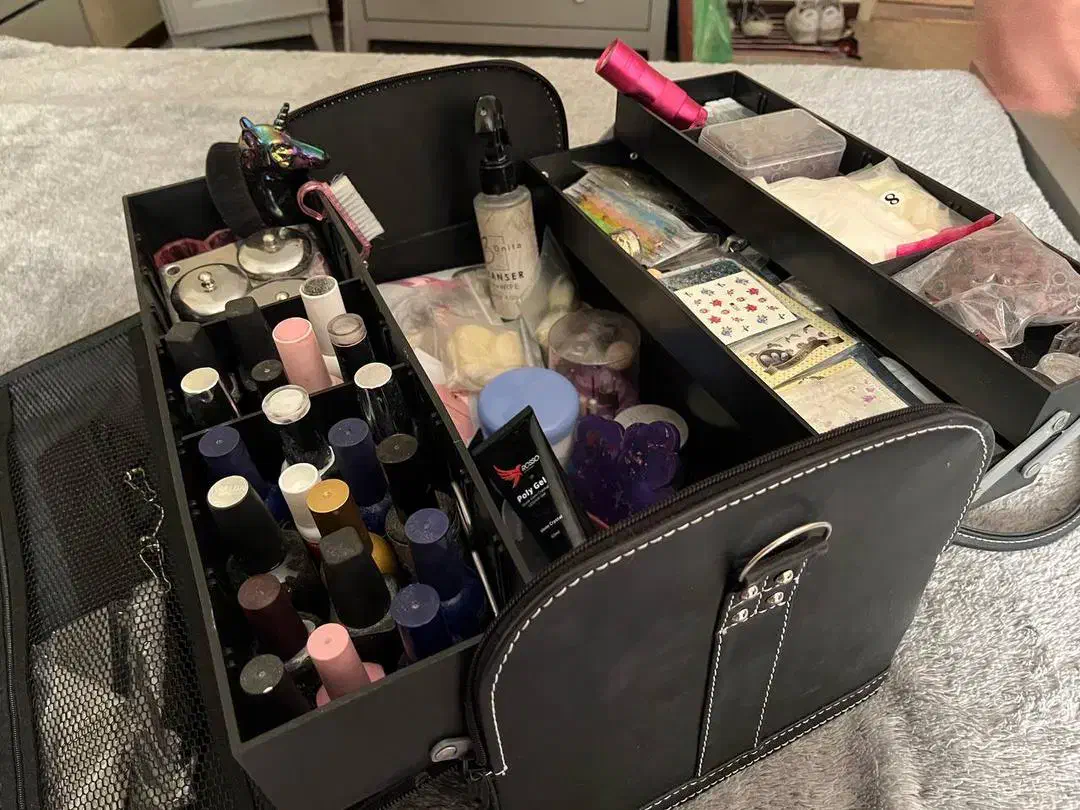 وسایل کامل ناخن در حد نو|آرایشگاه و سالنهای زیبایی|تهران, بوستان شیان|دیوار