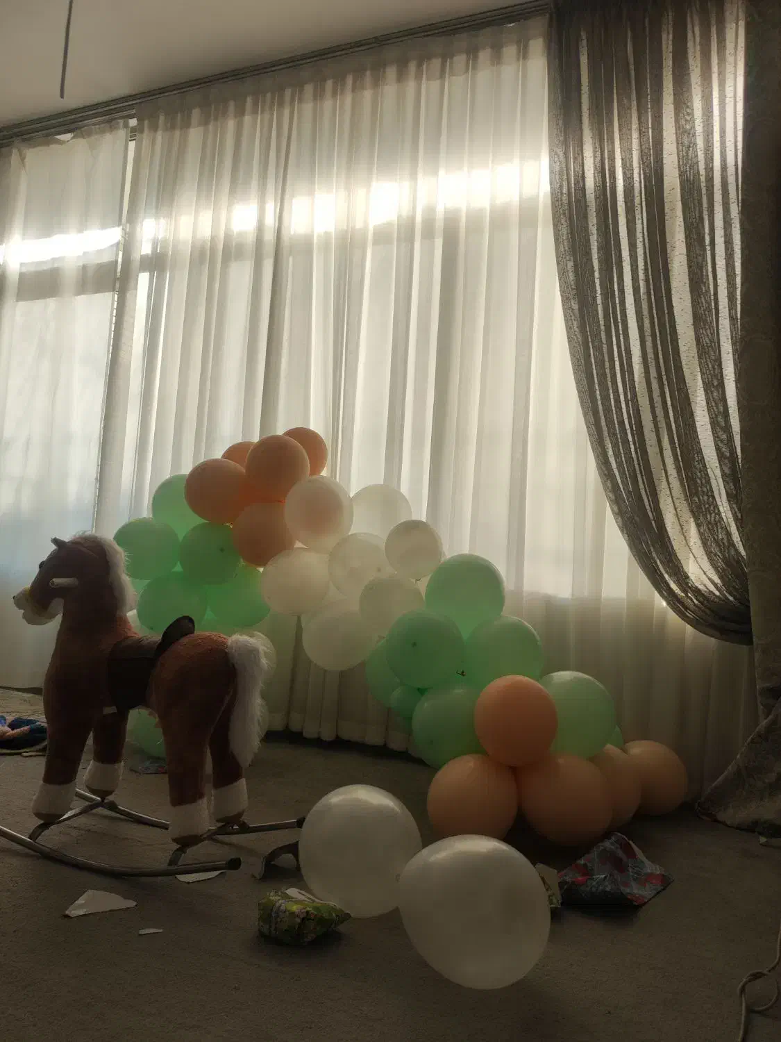 یک ریسه بادکنک|ریسه و چراغ تزئینی|اصفهان, شهرک امام خمینی|دیوار