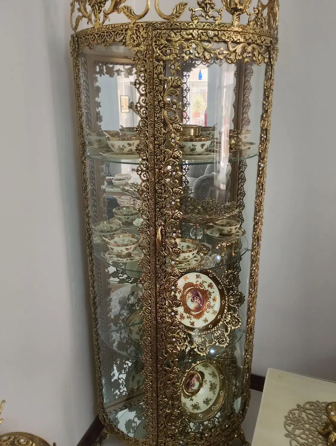 بوفه برنجی سنگین و خوش نقش|بوفه، ویترین، کنسول|کرج, ساماندهی|دیوار