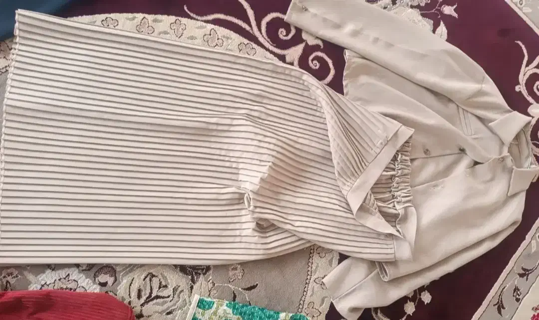 کت دامن|لباس|دورود, |دیوار